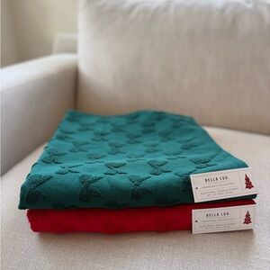 BELLA LUX CHRISTMAS COLLECTION  Bow Bath Towel Set of 2 *NWT*